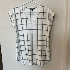 Express Women's Black White Green Grid Blouse Medium Shirt Short Sleeve V Neck